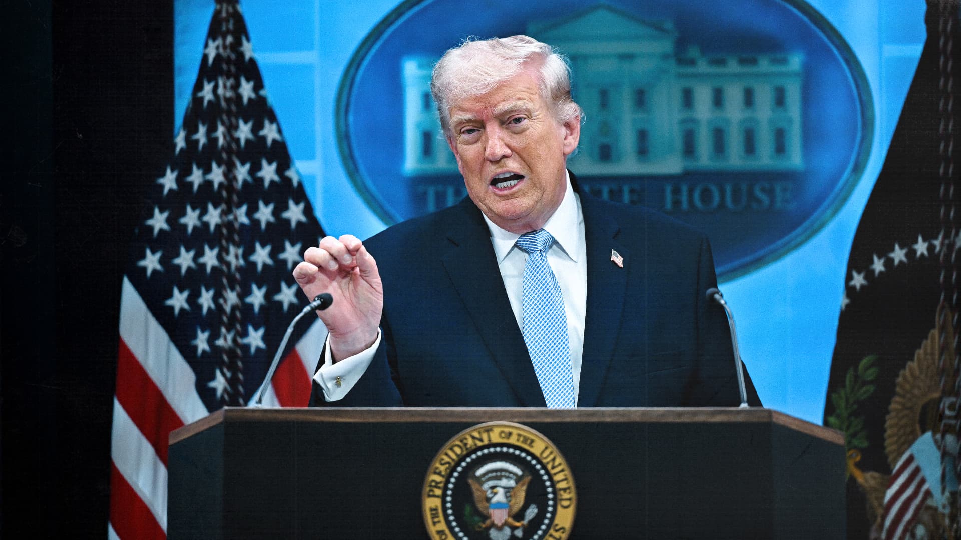  صورة بعد قراره إغلاق هرمز بنفسه: ترامب يوعز بقصف القواعد الأميركية ومنشآت الطاقة ومفاعل ديمونا