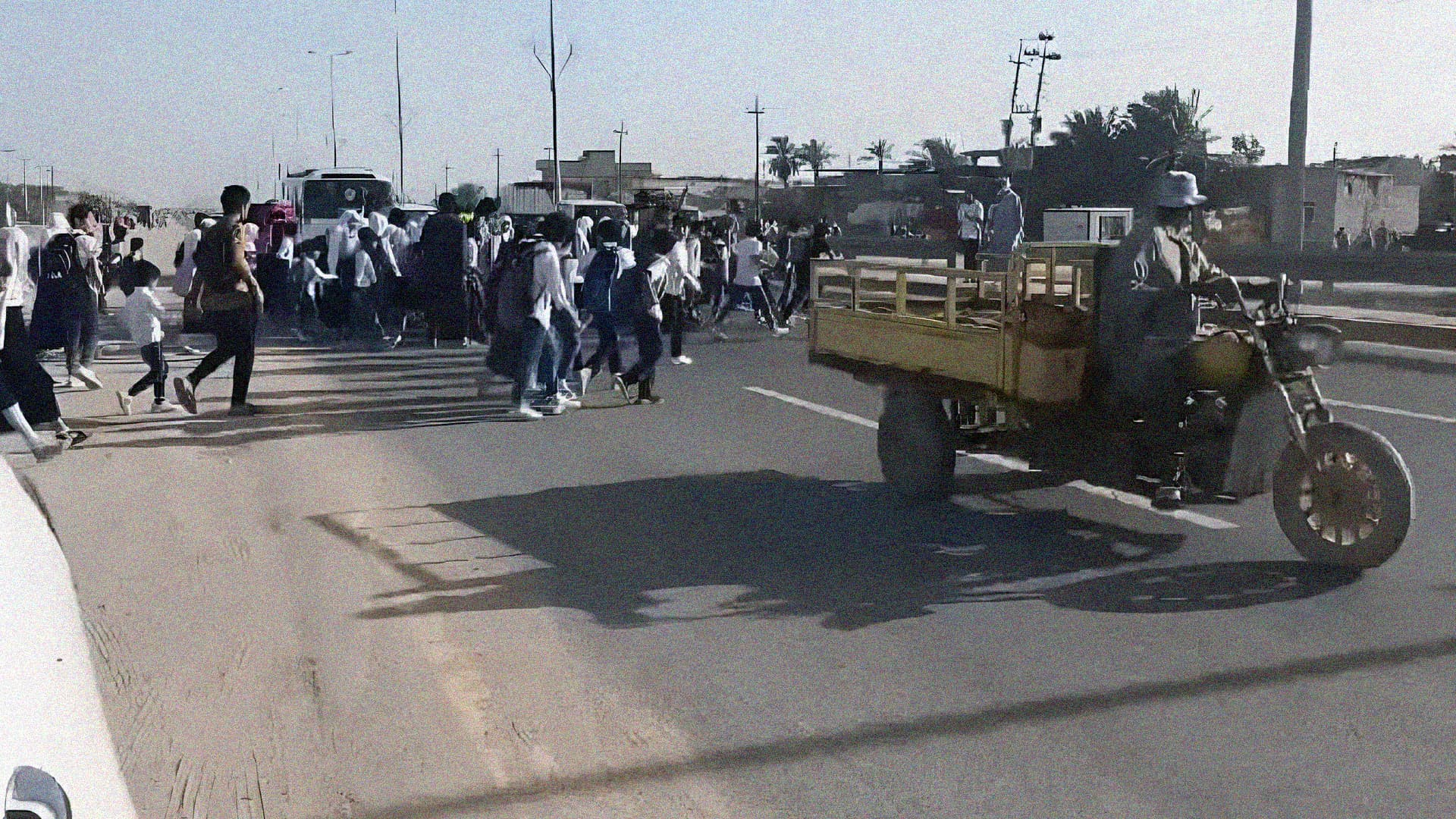 صورة محافظ البصرة يحمّل أهالي الضحايا مسؤولية حادث الدهس لعدم تدريب أبنائهم على القفز والطيران وتفادي الشاحنات